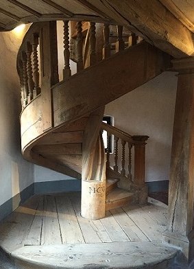 Die Alte Holztreppe, welche von Caspar-Walter Ende des 17. Jahrhunderts gefertigt wurde.